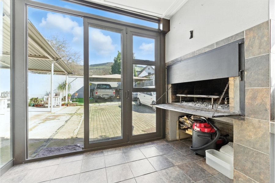 4 Bedroom Property for Sale in Lemoenkloof Western Cape